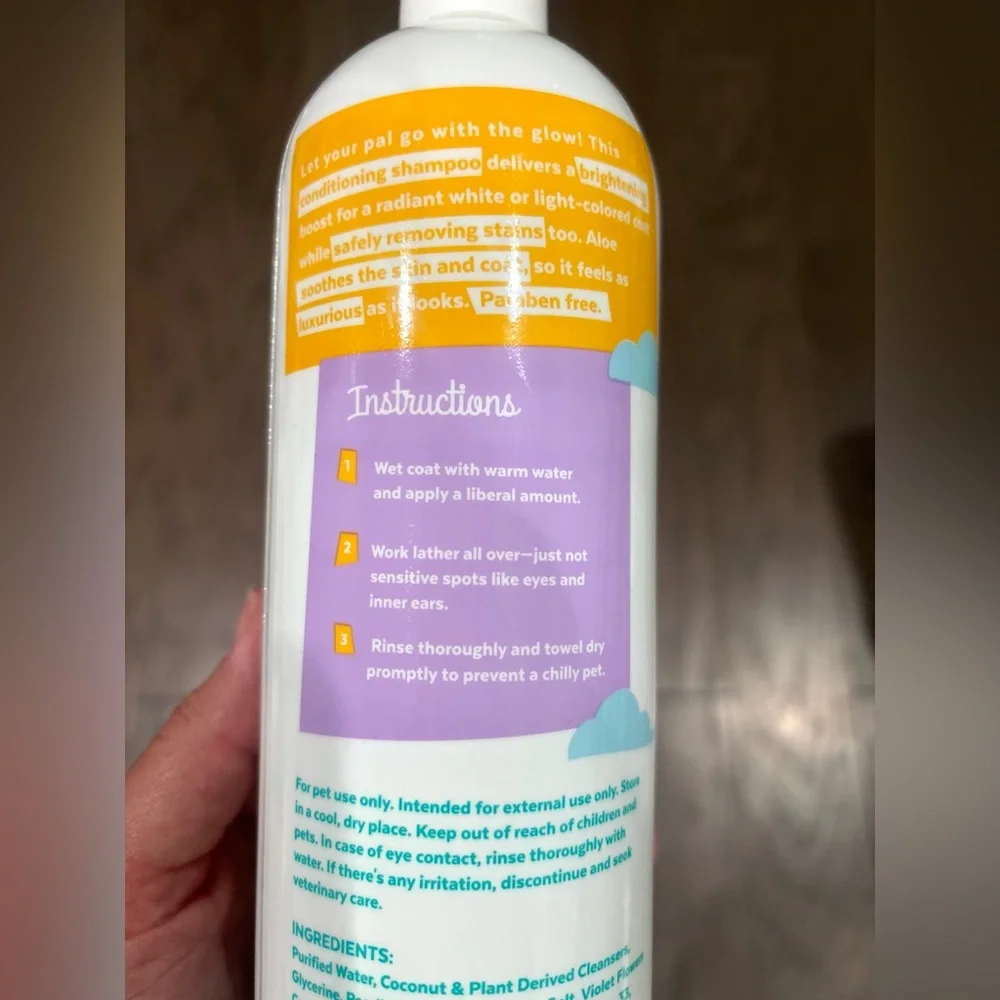 Frisco Dog & Cat Pet Brightening Shampoo W/ Aloe Vera- Coconut Creme Scent 20 Oz